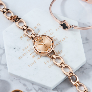 Simple Korean version of the trend of students watch Ms. Quartz watch